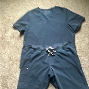 Figs Women's Slate Blue Scrub Set